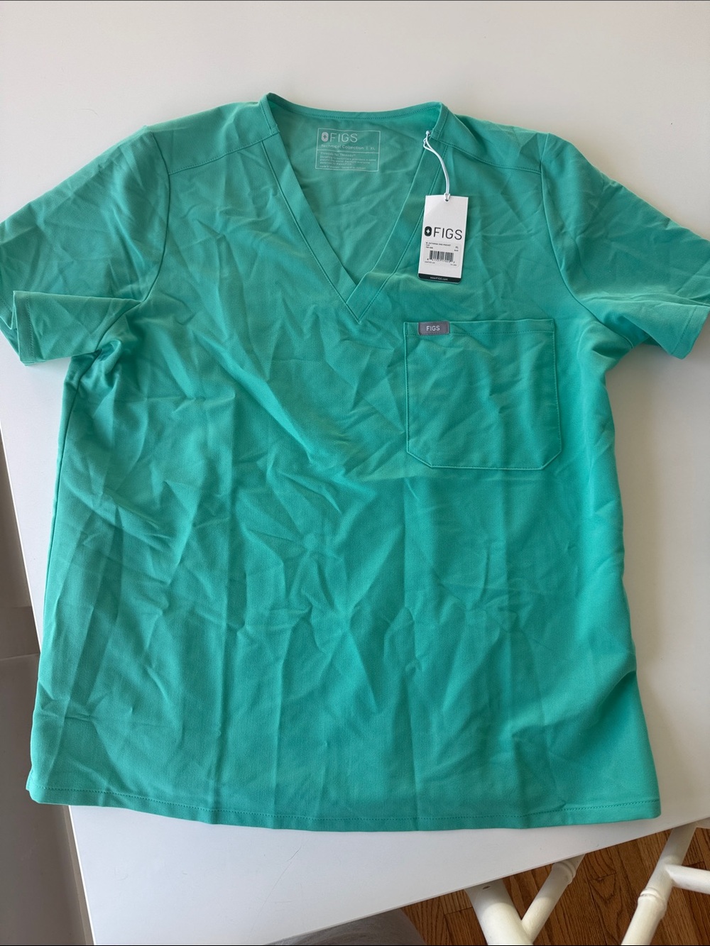 Figs Women's Catarina one-pocket scrub top in surgical green